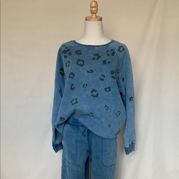 easel Other - Leopard Lounge Set